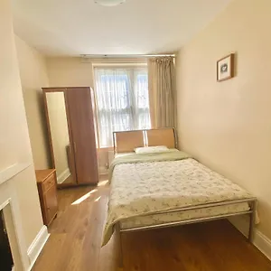 Homestay Separate By The Thames, London